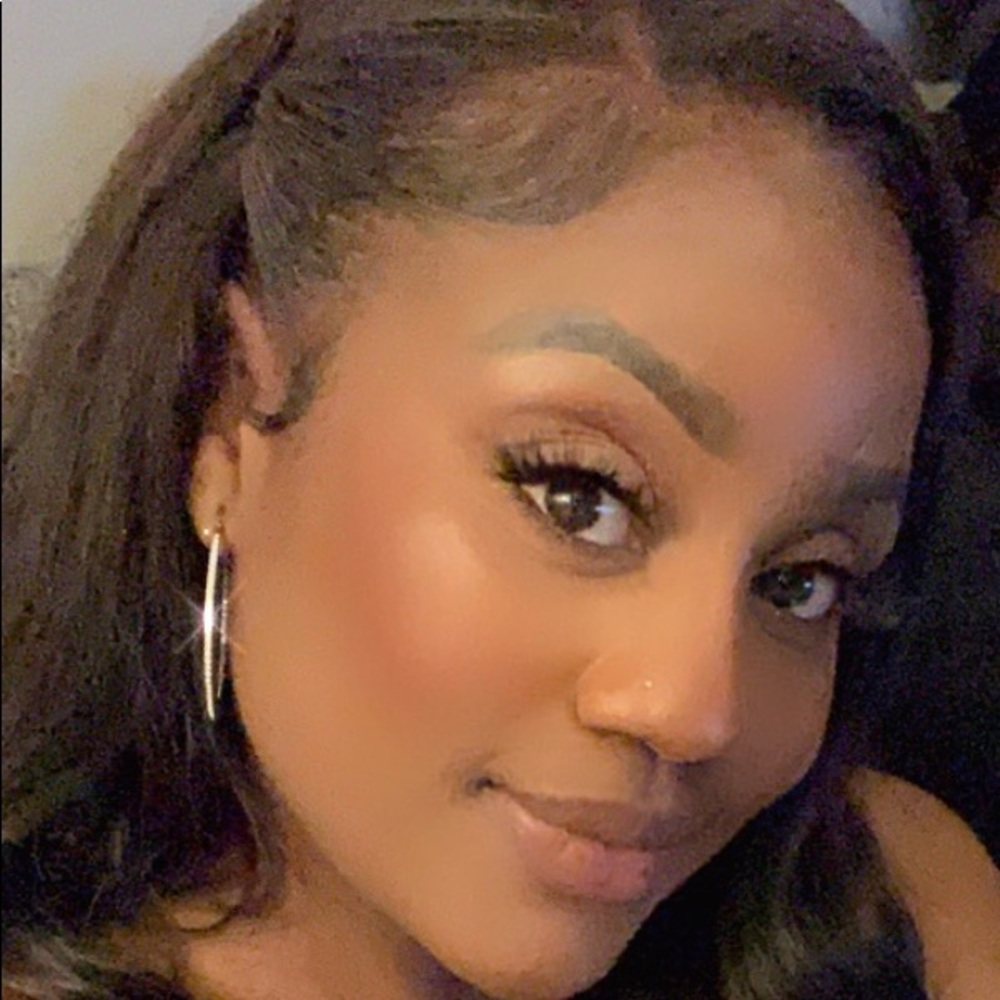 Meet your Posher, Maya